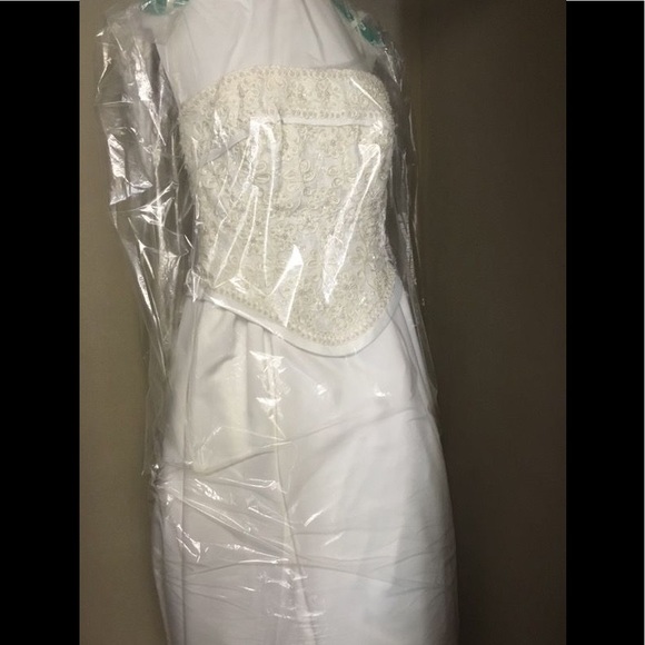 Strapless wedding dress - Picture 1 of 3